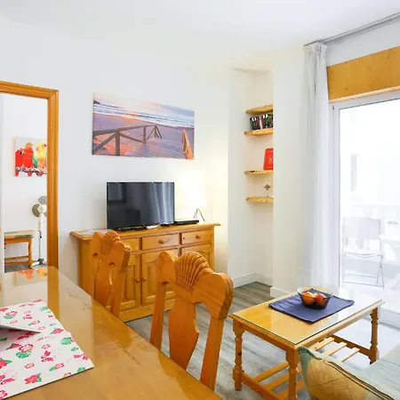 Apartamento 2 Bedroom Cozy In *