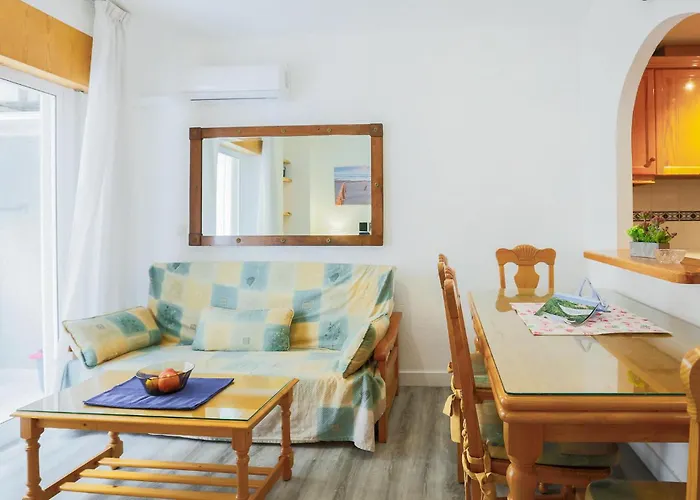 Apartment 2 Bedroom Cozy In