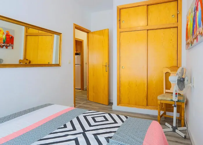 Apartamento 2 Bedroom Cozy In *