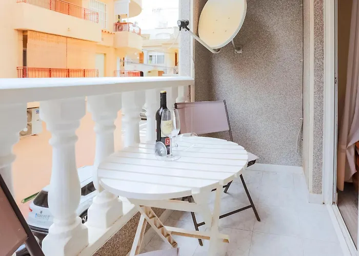 2 Bedroom Cozy In Apartment