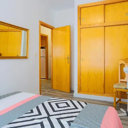 Апартаменты 2 Bedroom Beautiful In *